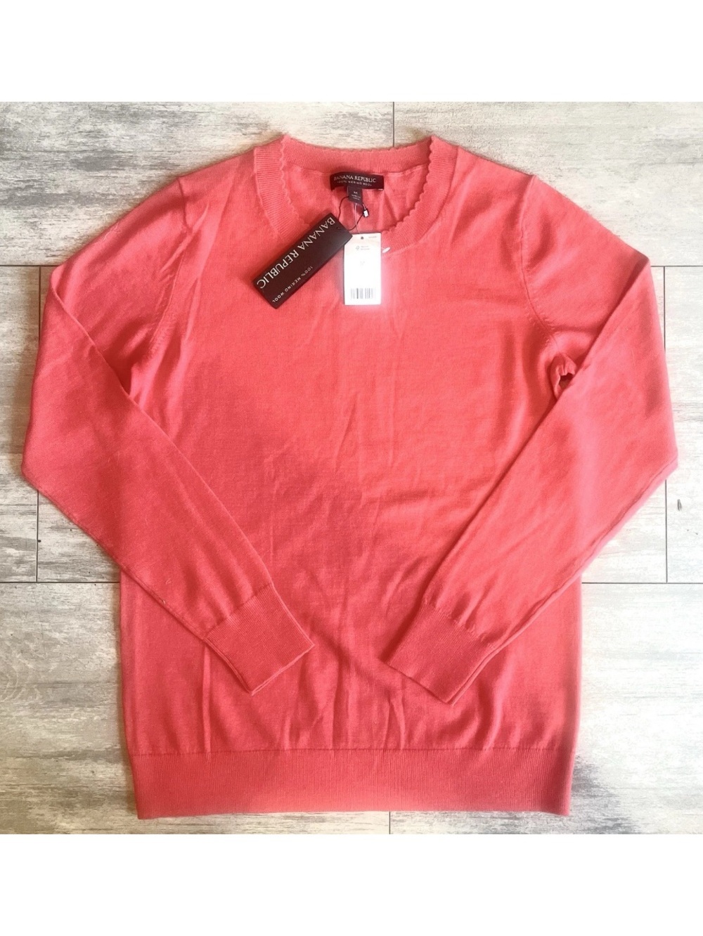Banana Republic Women’s Medium Merino Wool Sweater Coral Scalloped Crew Neck NWT
